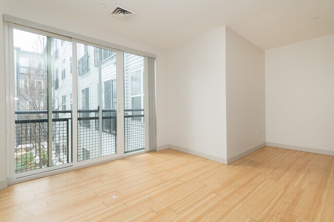 Photo - 320 D St Unidad 150