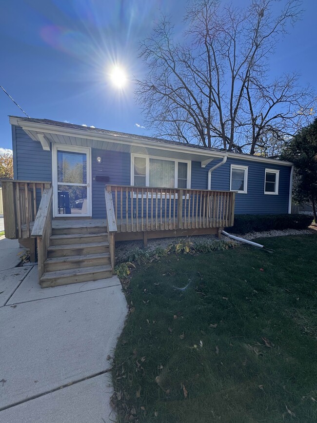 Photo - 337 W 2nd St