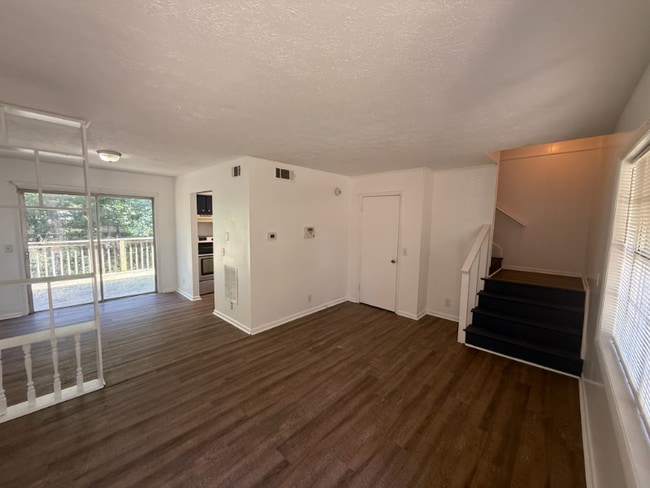 Building Photo - 1071-1073 Laurel Ln NW