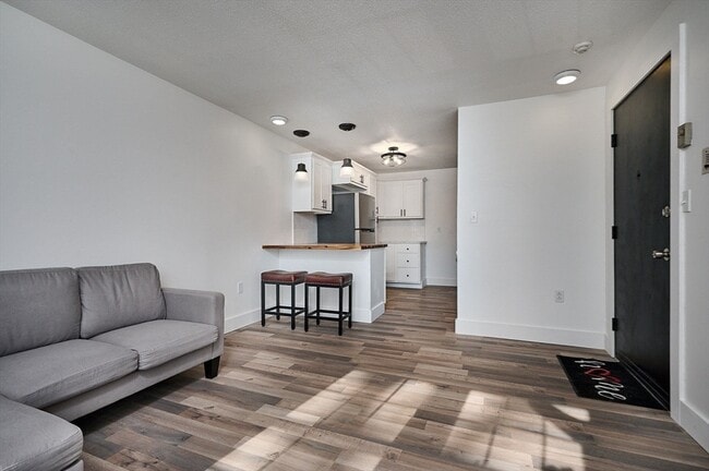 Photo - 9 Prew Ave Unidad 3A Rental