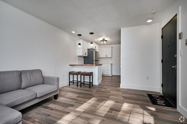 Building Photo - 9 Prew Ave Unit 3A Rental