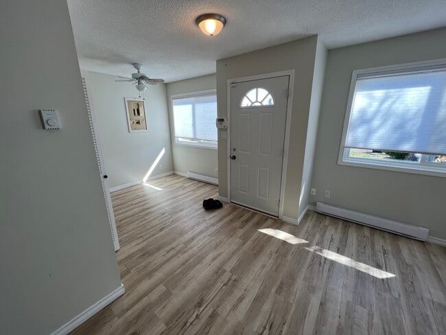 Photo - 1050 St David Crescent