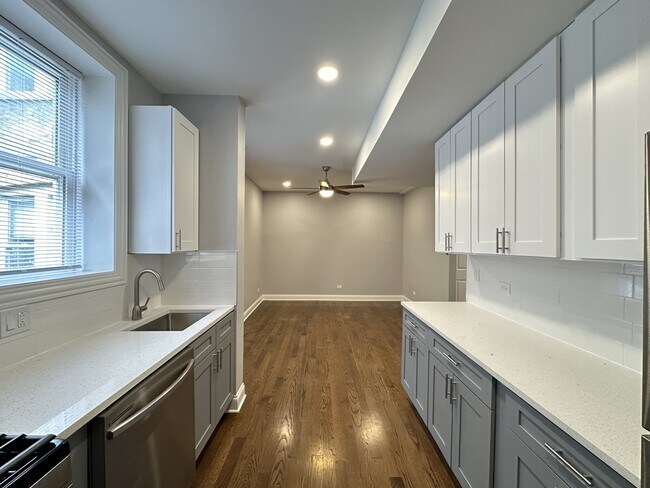 Photo - 1157 W Lunt Ave Unit 3