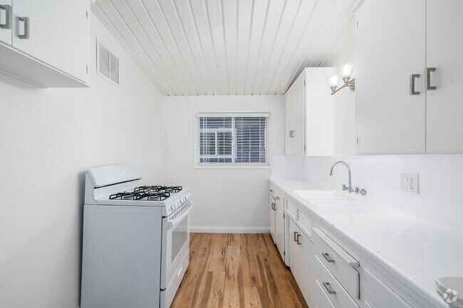 1BR, 1BA - 604SF - Kitchen - 4115 Palmwood