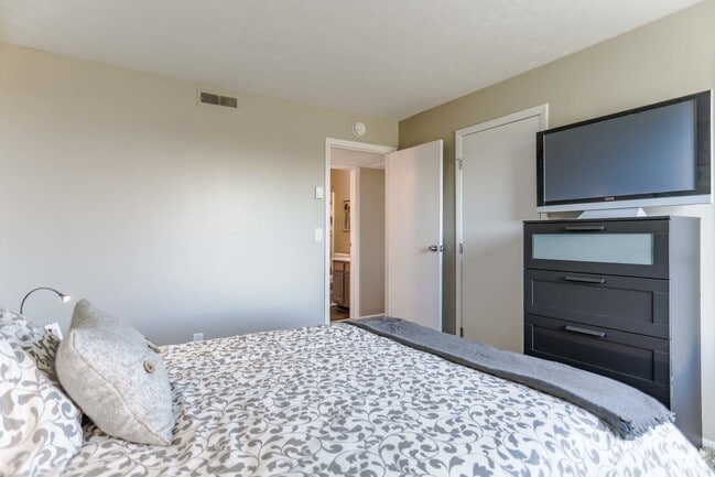 2 Bed/ 2 Bath