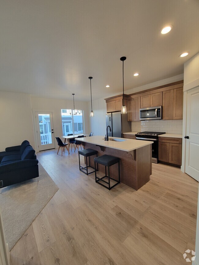 Building Photo - 1752 N Festive Way Rental