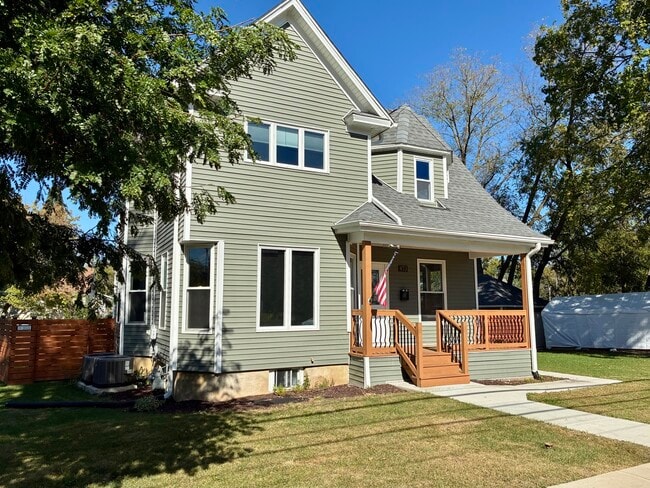 Photo - 473 E Elm St