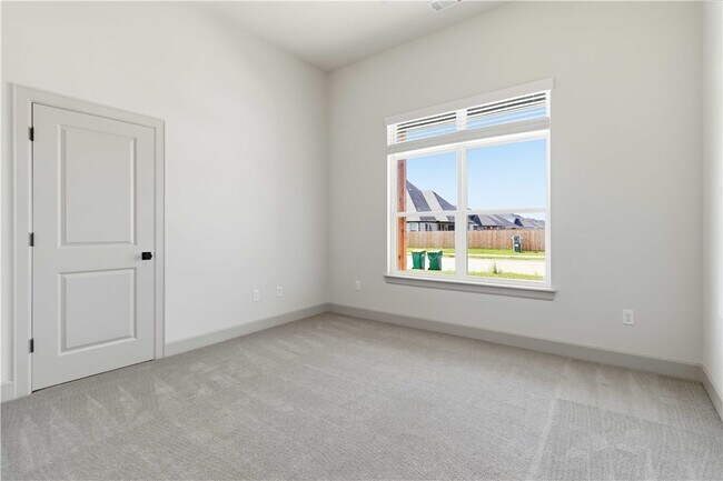 Photo - 970 Trestle Ln