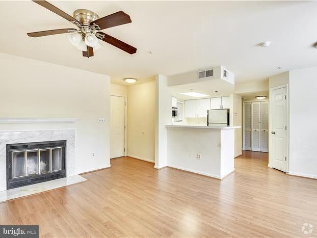 Building Photo - 925 Hillside Lake Terrace Unit 209 Rental