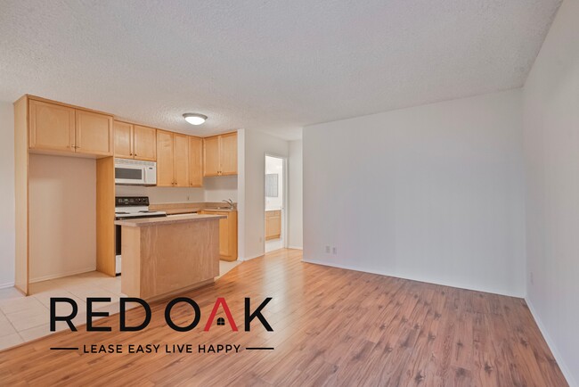 Deluxe One Bedroom with Beautiful Hardwood... - Deluxe One Bedroom with Beautiful Hardwood... Condo Unit 310