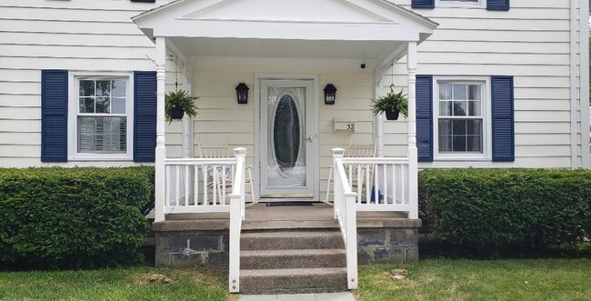 Photo - 32 W Circular St