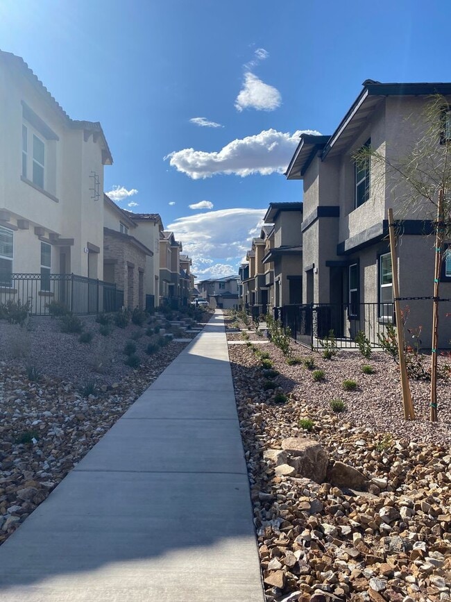 Photo - AMERICANA Property Mgmt - New 3beds - 2 1/2baths + loft Townhouse near Cowabunga Bay Water Park