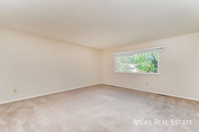 Photo - 2975 Montebello Dr W