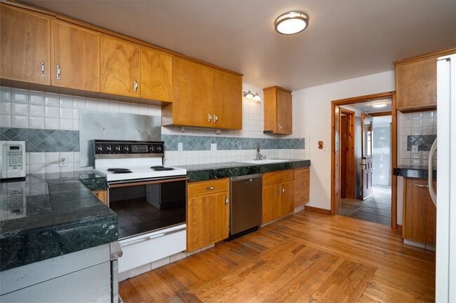 Photo - 17562 W Big Lake Blvd