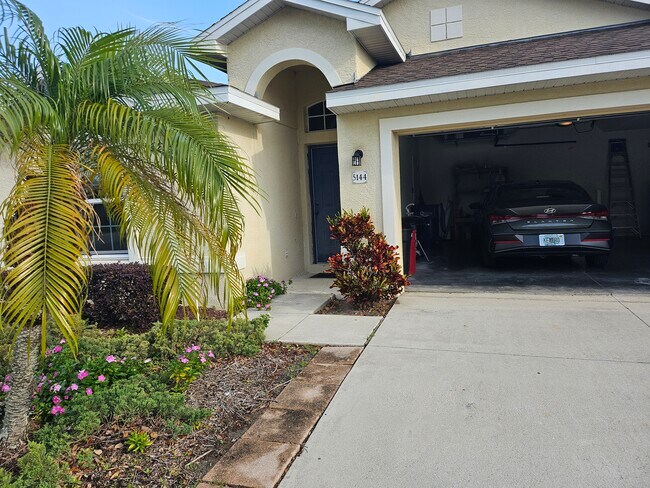 Photo - 5144 Lansdowne Way