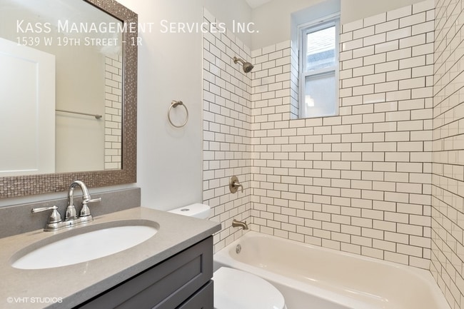 Photo - 1539 W 19th St Unit 1R