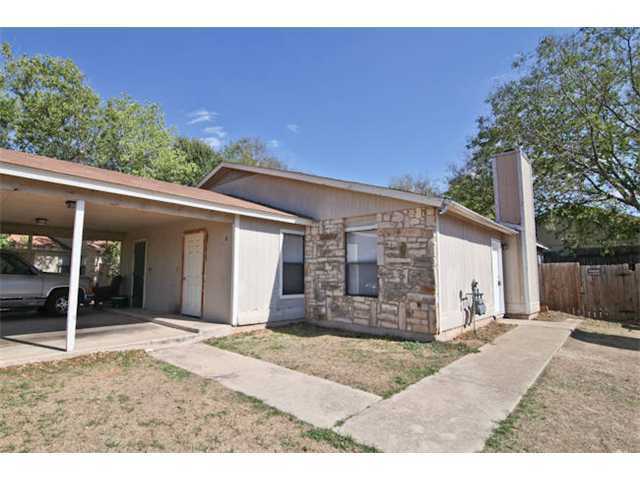Building Photo - Spacious 3 Bedroom, 2 Bath Duplex in Prime... Rental