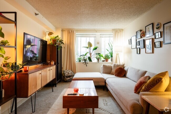 1BR, 1BA + estudio