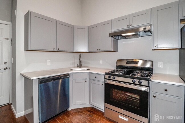 Photo - 33 Second St