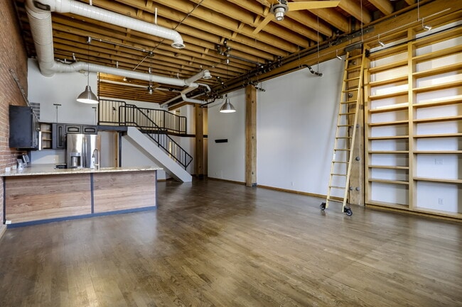 Photo - Historic Downtown Loft with Reserved Parking Unidad 101