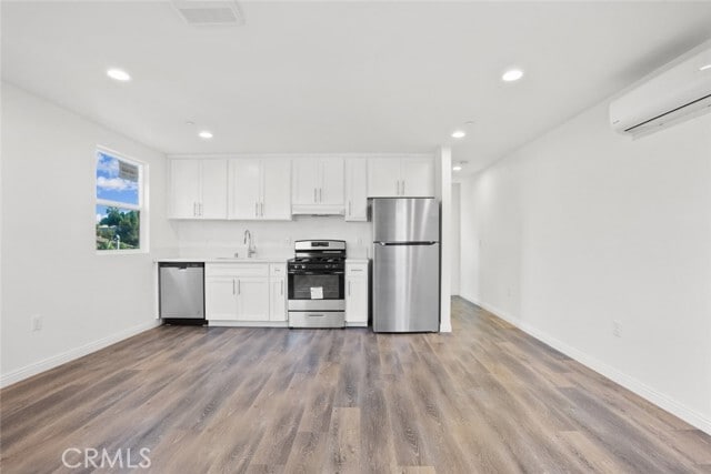 Photo - 11560 Archwood St