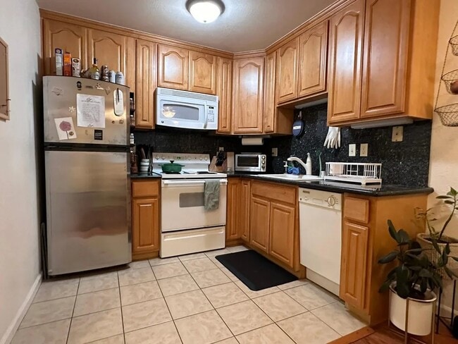 Building Photo - 1564 Hollenbeck Ave Unit 3