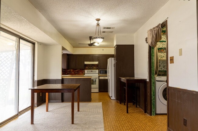 Photo - "Charming 3-Bed, 2-Bath Home in Copperas Cove – walking distance to local schools!"