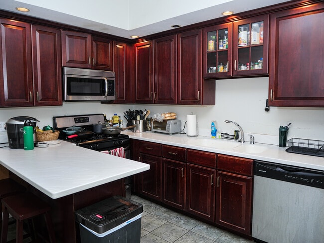 Photo - 237 W 3rd St