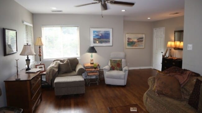 Photo - 1008 Broadway St Unidad B