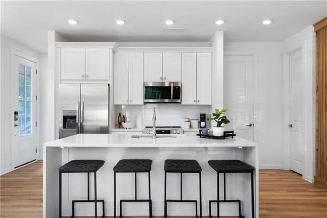 Photo - New luxurious townhome steps away from Downtown Acworth!