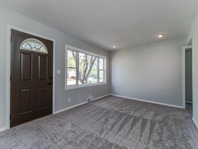 140 Carol Ln