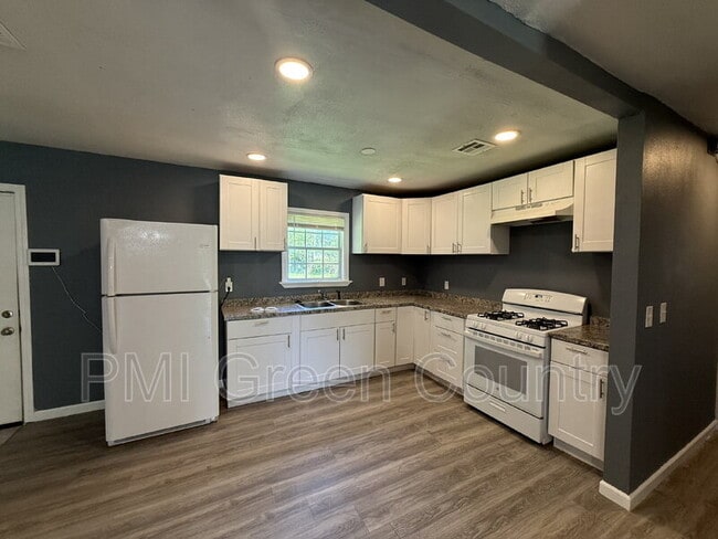 Photo - 859 E 52nd St N