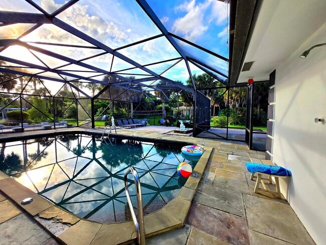 Building Photo - 12231 Areaca Dr