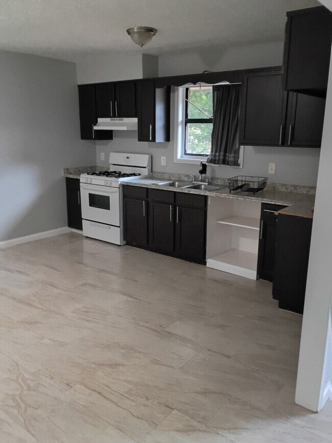 Photo - 152 Forest Pl