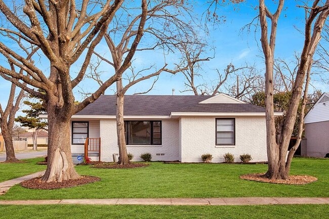 Building Photo - 2505 San Paula Ave