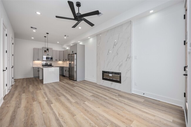 Photo - 4533 Larkspur St