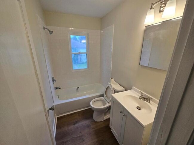Photo - 1327 N Chester Ave