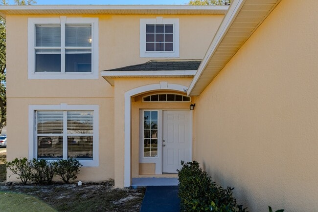 Photo - Spacious 4-Bed Groveland Home with Attached Garage, Central Air, and Private Patio