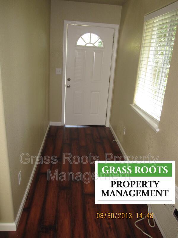Photo - 305 N School St