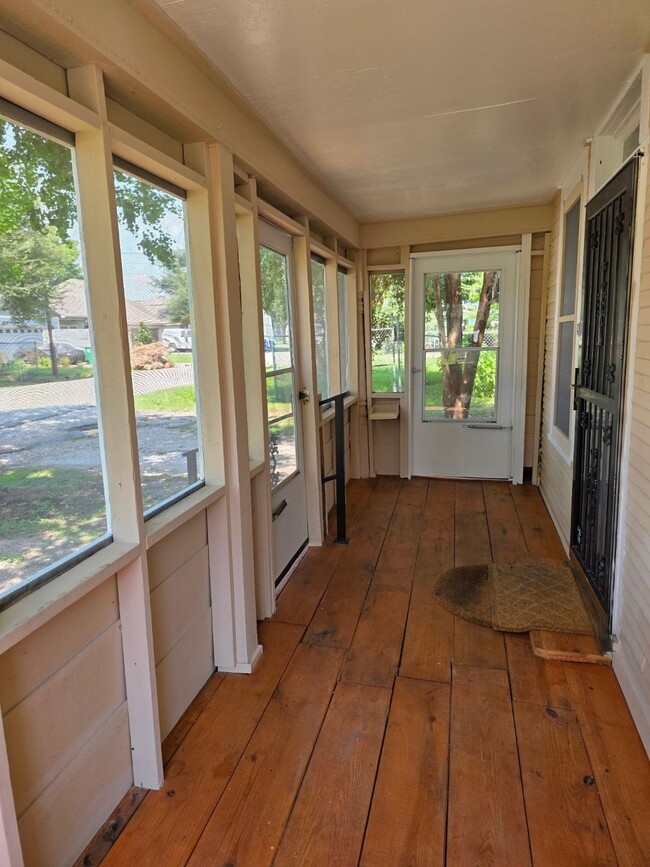 Photo - 8133 Brandon St