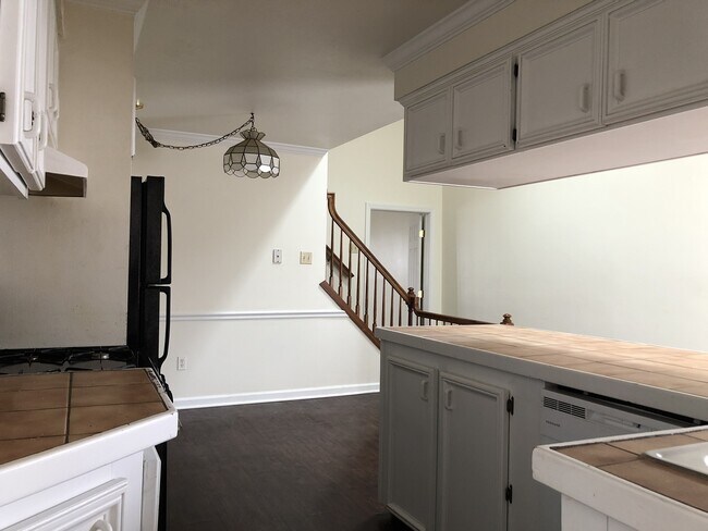 Photo - Spacious 2 BED/2 Bath -Off Street Parking!!