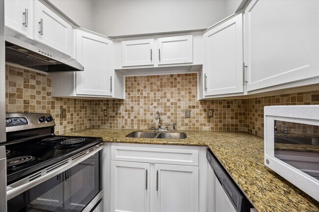 Photo - 2100 Tanglewilde St Unidad 702