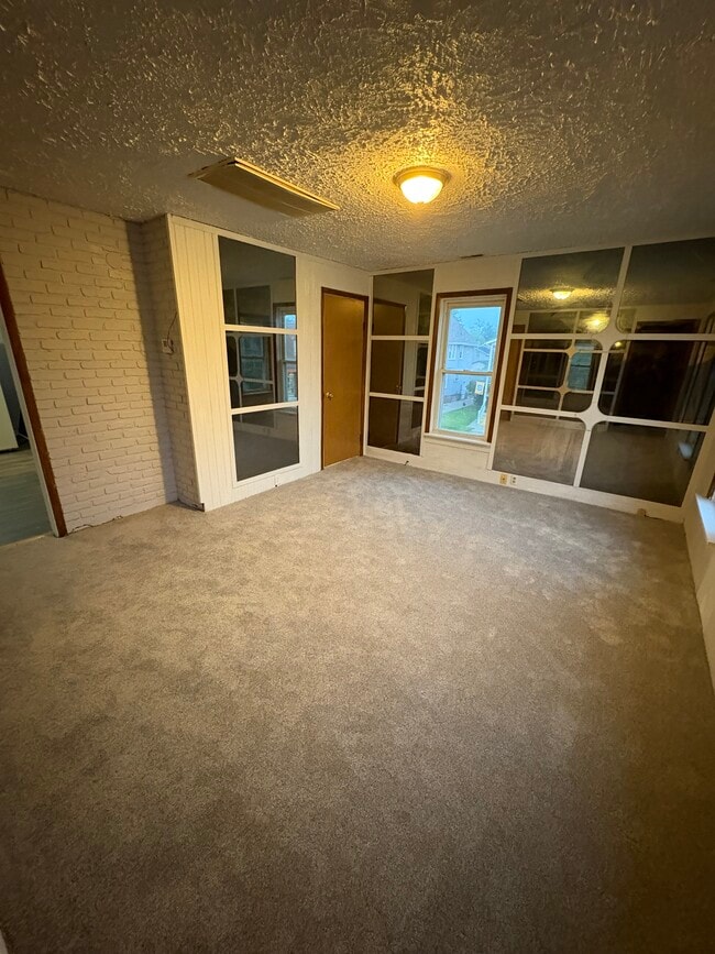 Photo - 902 46th St Unit Upper