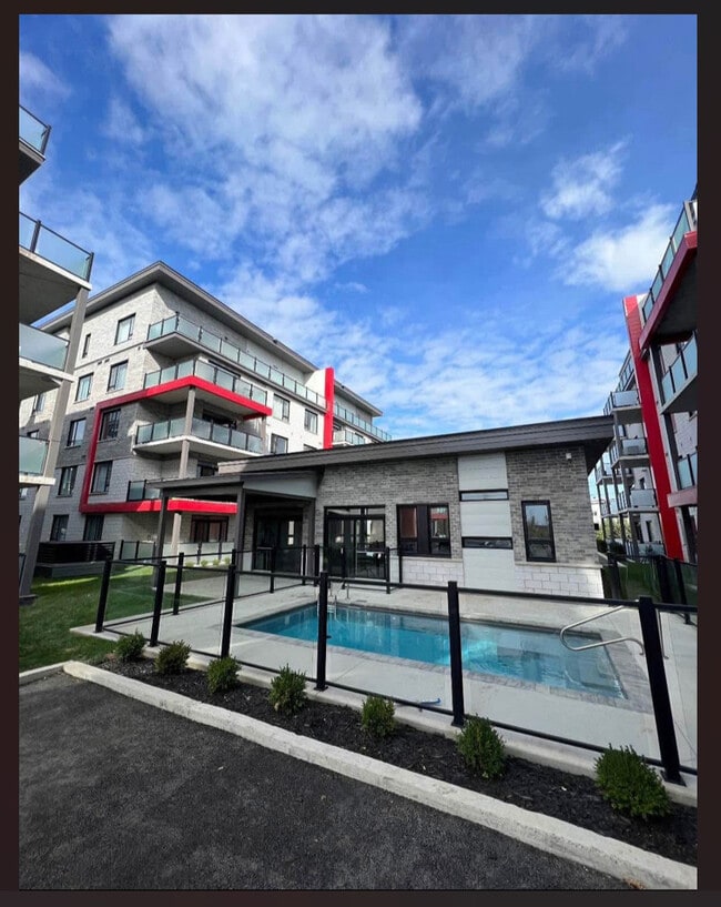 Building Photo - Le Centro