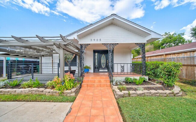 Building Photo - 3905 Billingsley St