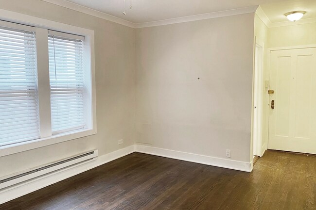 Photo - 1421 W Hutchinson St Unit 2