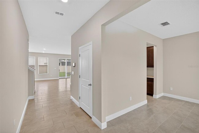 Photo - 2546 Warren Acrs Blvd
