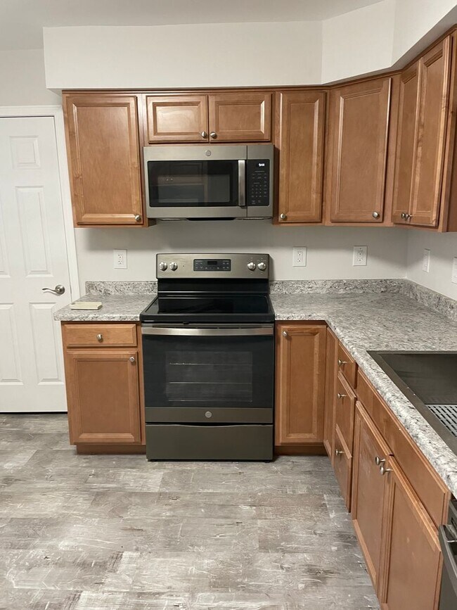 Photo - 2 Bedroom, 1.5 Bath Townhouse in LeClaire, IA