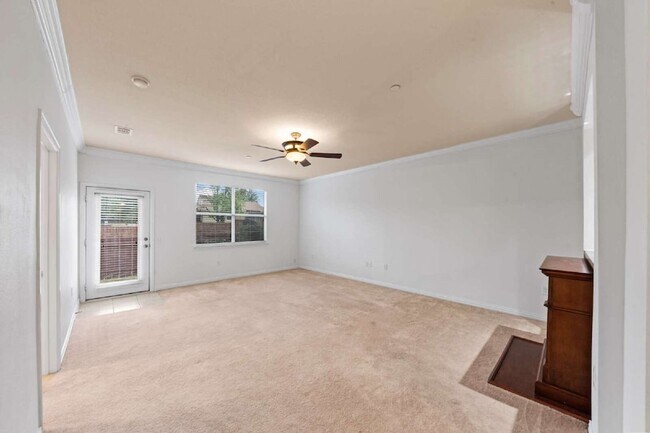 Photo - 252 Heritage Hill Dr