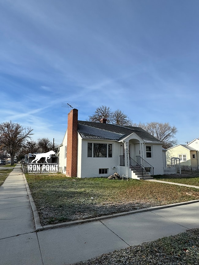 Photo - Renovated 3bed/2bath home w/gas fireplace, garage, near downtown Caldwell.